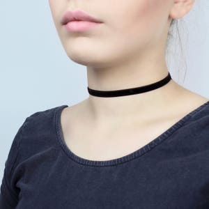 Velvet Black Choker TinyLittlePiecesShop image 1