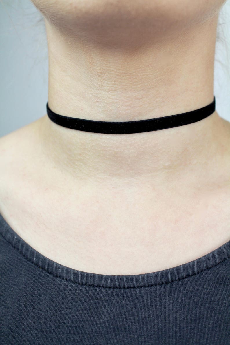 Velvet Black Choker TinyLittlePiecesShop image 2