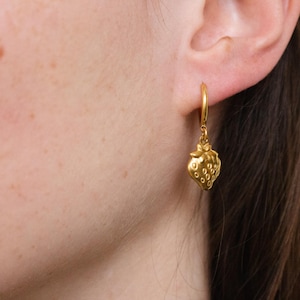 Guldörhänge med jordgubbskärlek - HannischJewelry