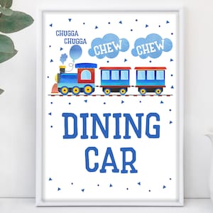 Könnte beinhalten: Ein blauer und roter Zug mit den Worten "Chugga Chugga Chew Chew" und "Dining Car" auf weißem Hintergrund mit blauen Konfetti.
