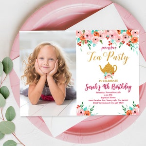 Faire-part d&#39;anniversaire tea party Floral high tea inviter le temps pour le brunch du thé paillettes or rose floral numérique modifiable en téléchargement imprimable Bir4