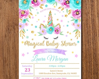 Può includere: Un invito a un baby shower con un'illustrazione di unicorno. L'invito è decorato con glitter rosa, blu e oro. Il testo sull'invito recita "Magical Baby Shower" e "Laura Morgan".