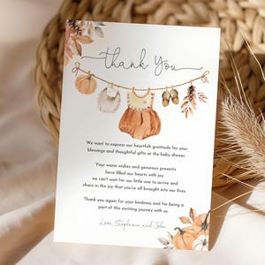 Carte de remerciement citrouille d'automne, vêtements de bébé fille, message de remerciement pour la douche de bébé modifiable, un bébé doux, lessive de fille bohème, bébé imprimable Bab291