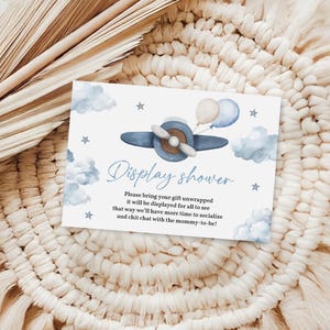Kaartsjabloon vliegtuigweergave Bewerkbare blauwe vliegtuig babyshower Douchekaart zonder omslag Behuizing Kaartdetails kaart Afdrukbare kaart Bab248