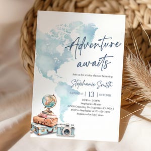 Invitación para baby shower "La aventura te espera" - Diseño de mapa de viaje y globo terráqueo Bab266