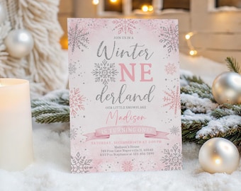 Invitación de invierno para Onederland: copos de nieve rosas y plateados, cumpleaños editable Bir598