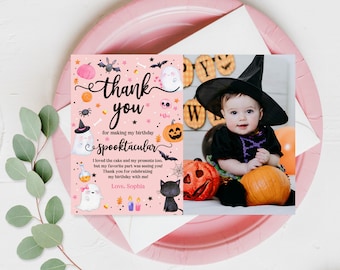 Può includere: Biglietto di ringraziamento rosa con adorabili illustrazioni di fantasmi e zucche. Il biglietto dice "Grazie per aver reso il mio compleanno fantastico!" e "Con affetto, Sophia".