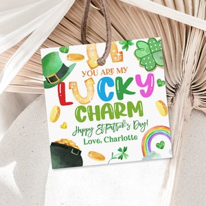 Etiqueta de regalo del día de San Patricio Etiqueta "Eres mi amuleto de la suerte" Etiqueta de regalo verde dorada para el aula Etiqueta de regalo para niños Descarga digital editable Spt4
