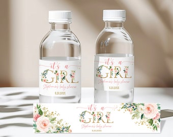 Könnte beinhalten: Wasserflaschenetiketten mit einem rosa-goldenen Blumendesign. Die Etiketten zeigen "es ist ein Mädchen" und "Stephanies Babyparty" mit dem Datum 8.20.20XX.