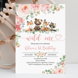 Convite de 1º aniversário da floresta Animais da floresta Menina Selvagem Um convite Blush rosa floral Animais da floresta Editável para impressão Baixar Bir358