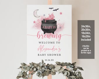 Könnte beinhalten: Ein rosa-schwarzes Babyparty-Schild mit einem Kessel und Sternen. Der Text lautet "A baby is brewing, Welcome to Alexandra's Baby Shower, 10.24.XX".