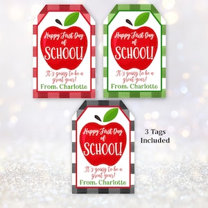Etiqueta de presente para professor de volta às aulas Etiqueta de feliz primeiro dia de aula Etiqueta para colegas de classe da sala de aula Apple Plaid Editável para impressão Download Bst1