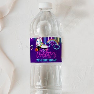 Étiquette de bouteille d'eau anniversaire patins à roulettes néon emballages d'eau néon lueur patins à roulettes décoration de fête fille éditable imprimable téléchargement Bir301