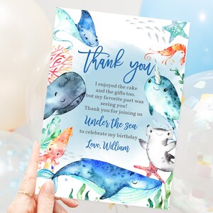 Tarjeta de agradecimiento con forma de ballena, nota de agradecimiento con forma de ballena, nota para fiesta de cumpleaños en el océano, decoraciones con animales marinos, editables, imprimibles, descargar Bir306