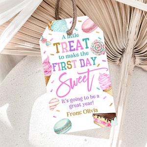 Afdrukbare A Little Treat To Make The First Day Sweet Tag Terug naar school-cadeaulabel Bewerkbaar First Day of School Treat-bagagelabel Download Bst38