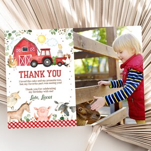 Tarjeta de agradecimiento con foto de cumpleaños de granja Animales de granja Niño Granero Nota de agradecimiento Tractor rojo Granja Editable Imprimible Descargar Bir300