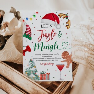 K&ouml;nnte beinhalten: Eine Weihnachtsfeier-Einladung mit einem festlichen Design, das einen roten Weihnachtsmann-Hut, einen Lebkuchenmann, einen Weihnachtsbaum und ein Martini-Glas zeigt. Der Text auf der Einladung lautet "Let's Jingle & Mingle".