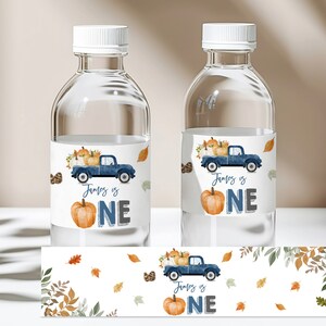 Kürbis 1. Geburtstag Wasserflaschenetiketten Blauer LKW 1. Geburtstagsjunge Etikett Herbst Kleiner Kürbis ist ein bearbeitbarer druckbarer Download Bir313