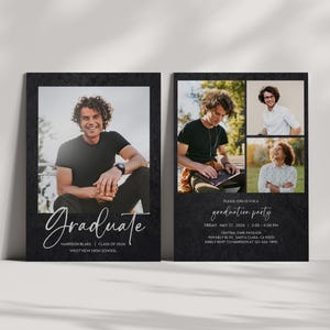 Puede incluir: Anuncio de graduación de dos caras con un fondo negro texturizado. La parte delantera presenta una foto de un graduado y la palabra "Graduate" en escritura cursiva. La parte trasera incluye fotos adicionales, detalles del evento e información de RSVP.