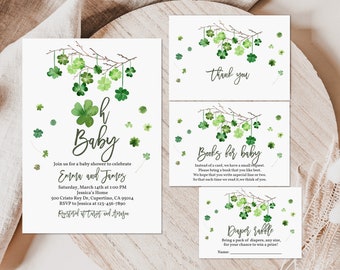 Op de afbeelding: Een babyborrel uitnodiging met een groen klavertje vier thema. De uitnodiging heeft een aquarel illustratie van klavertjes vier die aan een tak hangen. De tekst op de uitnodiging luidt "Oh Baby", "Emma en James", "Zaterdag 14 maart om 13:00 uur", "Het huis van Jessica", "500 Cristo Rey Dr, Cupertino, CA 95014", "RSVP naar Jessica op 123-456-7890", en "Geregistreerd bij Target en Amazon".