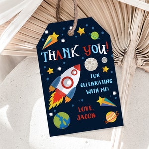 Étiquette de cadeau d'anniversaire espace extra-atmosphérique planètes fusée astronaute étiquette galaxie explosion système solaire téléchargement modifiable imprimable Bir73