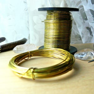 Brass Wire 0.9mm (19 AWG) round uncoated dead soft bare brass wire for wire wrapping, wire weaving and jewellery making crafts, 5 metres