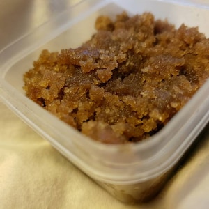 Lip scrub to soften your lips, sugar scrub, lip conditioner, organic lip scrub, chapped lips, sweet taste, beauty, exfoliating lip treatment