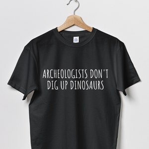 Lustiges Archäologie Geschenk - Archäologen graben keine Dinosaurier aus - Unisex T-Shirt