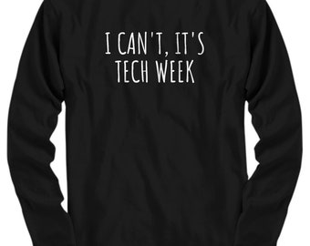 Puede incluir: Camiseta negra de manga larga con el texto blanco "I CAN'T, IT'S TECH WEEK". La camiseta está hecha de un material suave y tiene cuello redondo. Una camiseta informal para los entusiastas de la tecnología.