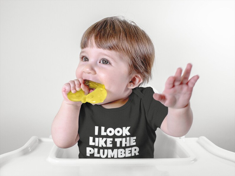 Funny Plumber Baby Shirt Plumber Baby One-piece I Look Like The Plumber Baby Shower Gift Idea Many Sizes And Colors Available zdjęcie 2