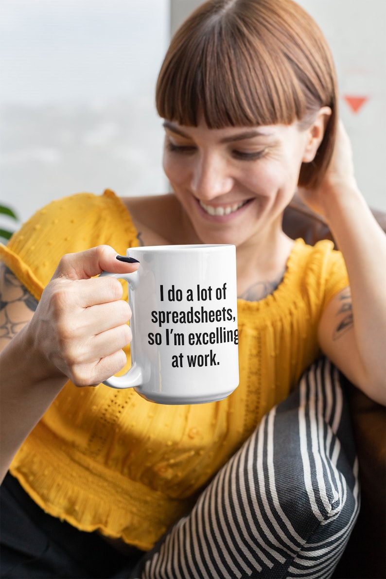 Bokföringsmugg - Rolig bokföringsmugg - Excel-mugg - Jag utmärker mig på jobbet - Bokföringspresent bild 2