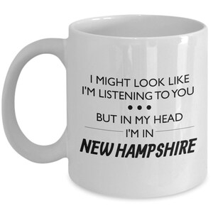 New Hampshire Kaffeetasse - Lustiges New Hampshire Geschenk - New Hampshire Liebhaber Geschenk - Ich könnte so aussehen, als würde ich Ihnen zuhören