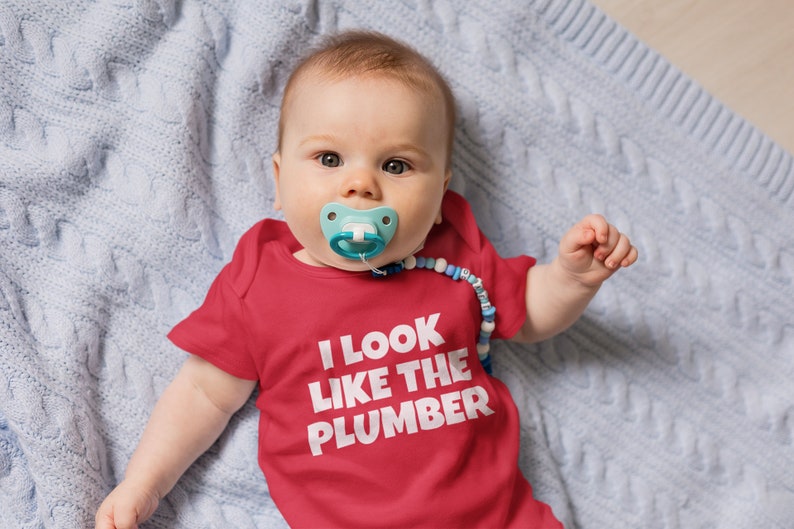 Funny Plumber Baby Shirt Plumber Baby One-piece I Look Like The Plumber Baby Shower Gift Idea Many Sizes And Colors Available zdjęcie 6