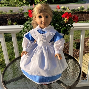 Viktorianisches Schößchens-Puppenkleid, mit Knopf und Spitze verziert, für Am Girl und andere 45 cm - Puppen
