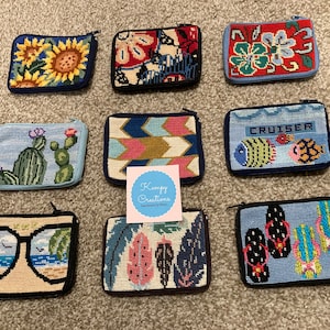 Porte-monnaie et porte-cartes de crédit brodés, avec fermeture à glissière et doublure, 5 pouces par 3 1/2 pouces, motifs assortis, cousus main et doublure