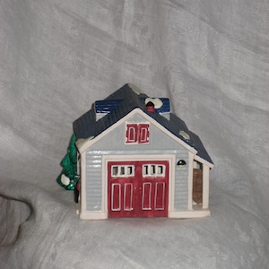 Department 56 Original Snow Village Single Car Garage, retired 1990, handpainted Ceramic Collectible, original box, light cord