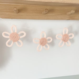 Knitted daisy Garland