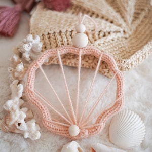 Knitted shell