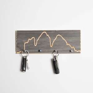 Sleutelrek Three Peaks-motief teruggewonnen hout | Sleutelhouder Zuid-Tirol toetsenbord houten wanddecoratie
