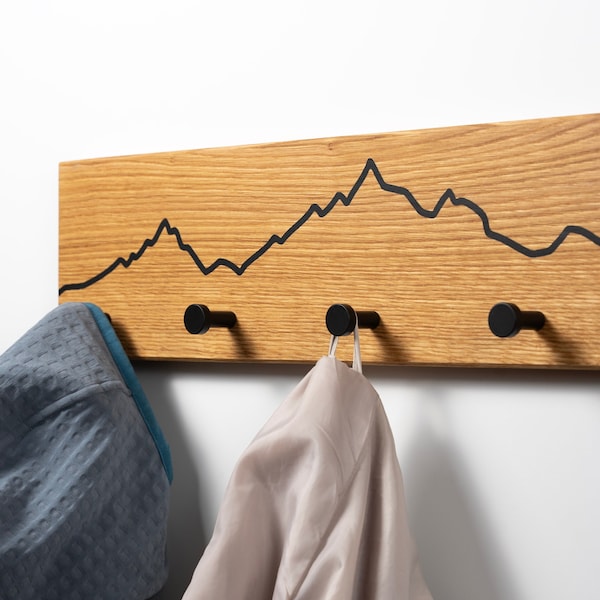 Garderobe aus Eichenholz mit Berg Motiv | Garderobenleiste Holz Hakenleiste Wandgarderobe I Handtuchhalter