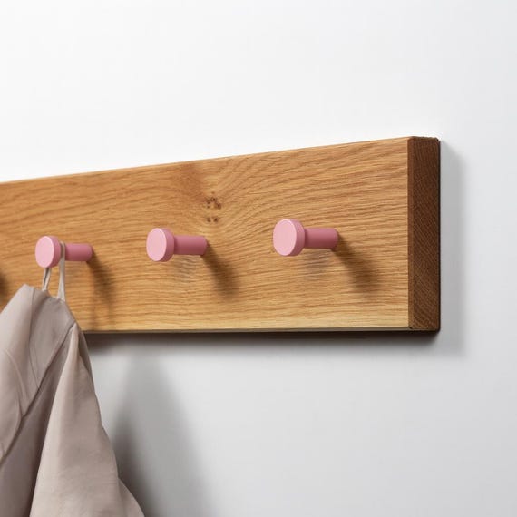 Kindergarderobe Eiche Holz – Wandgarderobe Kinderzimmer mit bunten Haken | handgefertigte Garderobenleiste aus Eiche