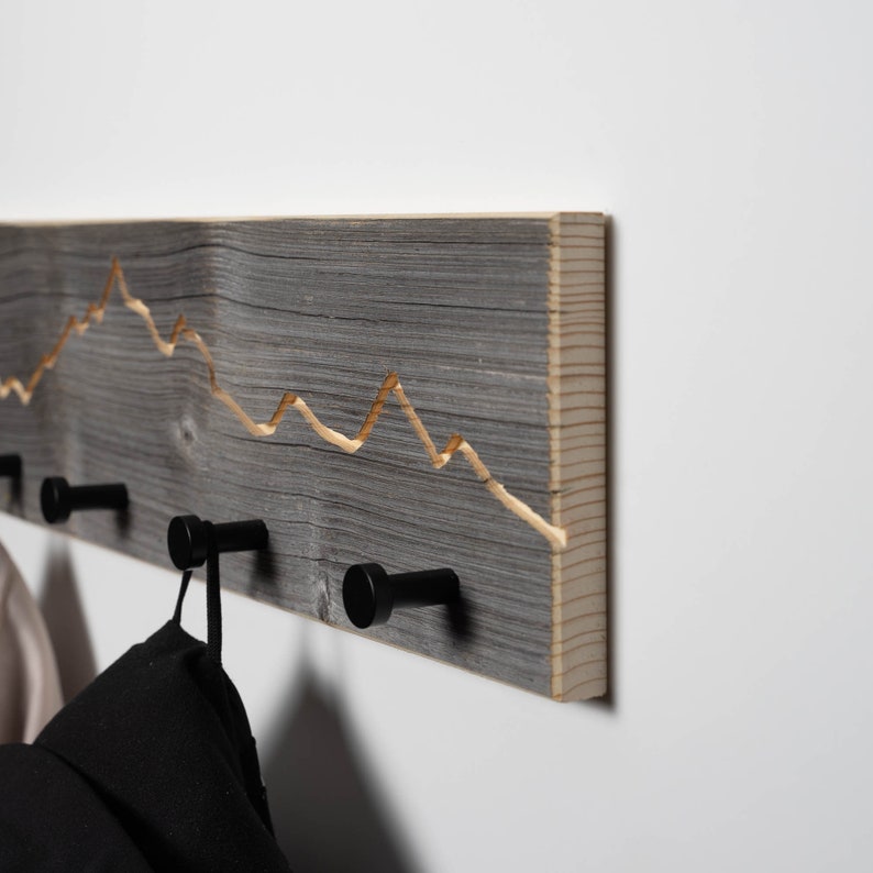 Garderobe aus Altholz mit Berg Motiv Garderobenleiste Holz Garderobenhaken Hakenleiste & Handtuchhalter Schwarze Haken