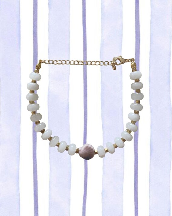 White & Gold Beaded Bracelet with Pink Clam Shell | Handmade Coastal Jewelry