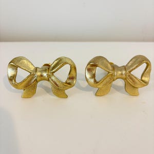 SETS of gold tone metal bow-shaped cabinet knobs dresser handles drawer pulls 2.75" wide