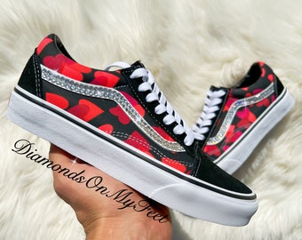 Größe 6 - Swarovski Damen Vans Old Skool Schwarz & Rot Herz Niedrige Schuhe Blinged Out mit authentischen klaren Swarovski-Kristallen Benutzerdefinierte Bling Schuhe