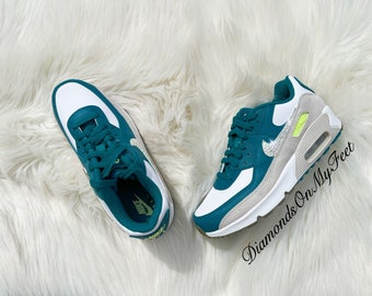 air max 90 spruce lime on feet