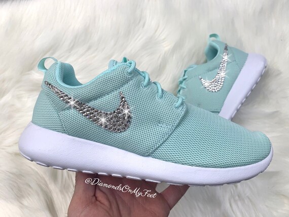 nike roshe run mint green
