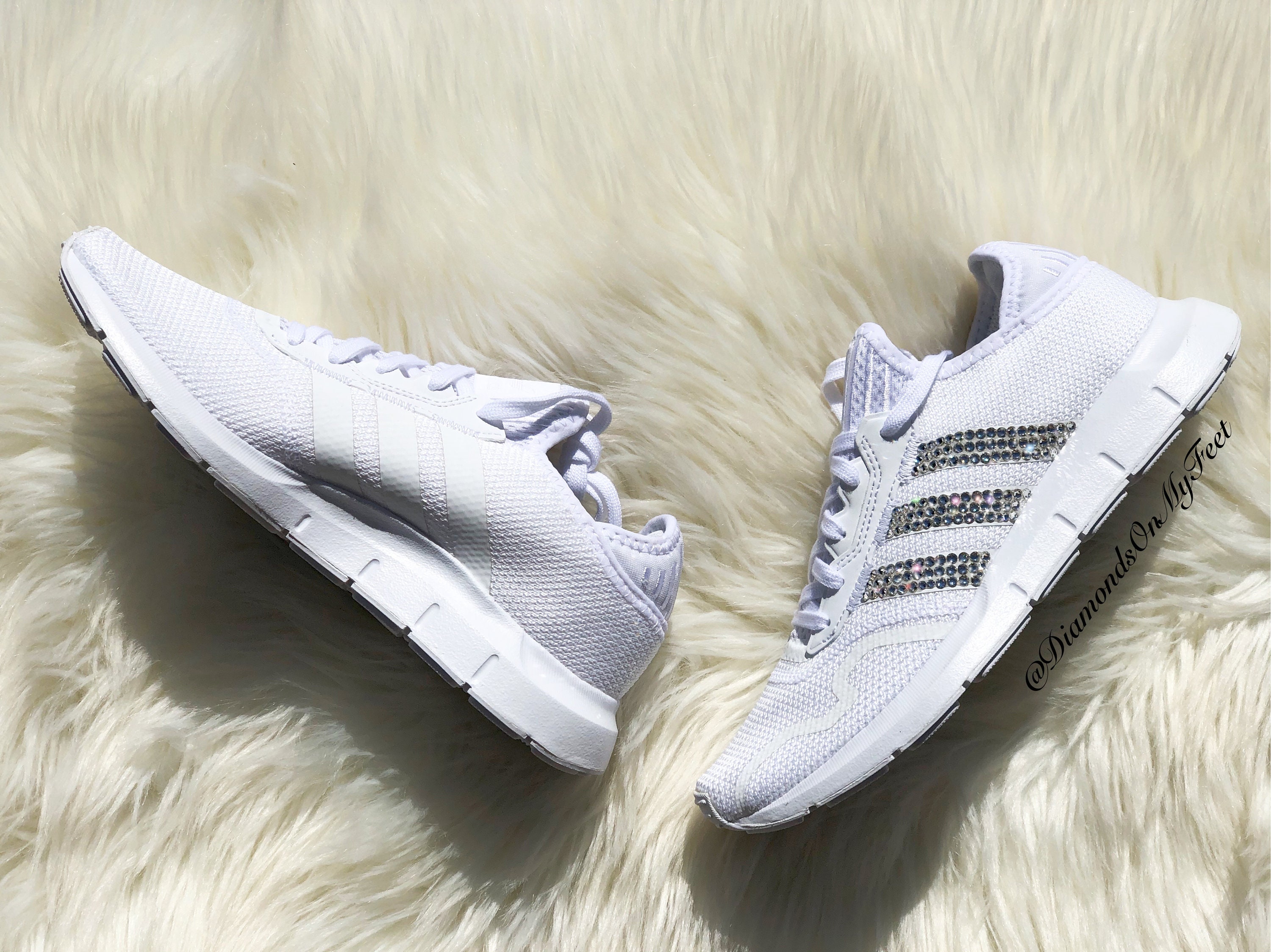 Swarovski Damen Swift Run X All White Sneakers Blinged Out Mit authentischen klaren Swarovski Kristallen Custom Bling Laufschuhe Etsy