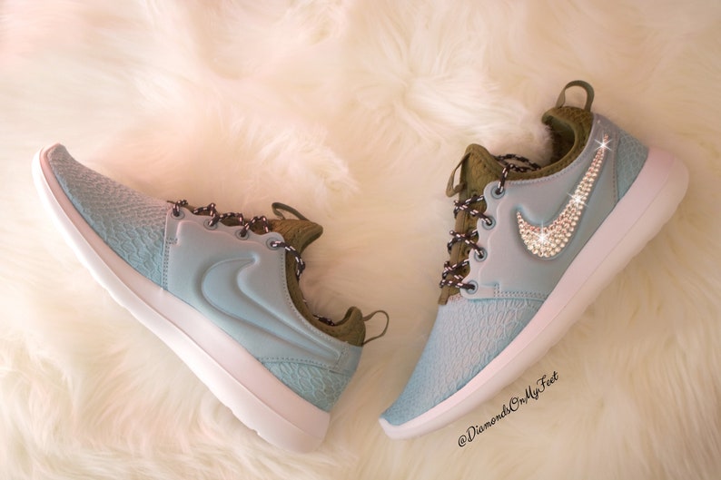 nike roshe run light blue