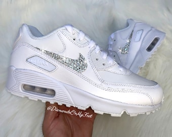スワロフスキー レディース エアマックス 90 オールホワイト スニーカー 本物のクリアスワロフスキークリスタルでキラキラ輝くカスタム キラキラ ワークアウト シューズ